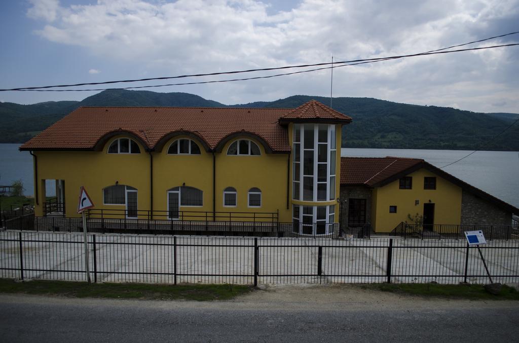 Hotel Mai Danube Ieşelniţa Zewnętrze zdjęcie