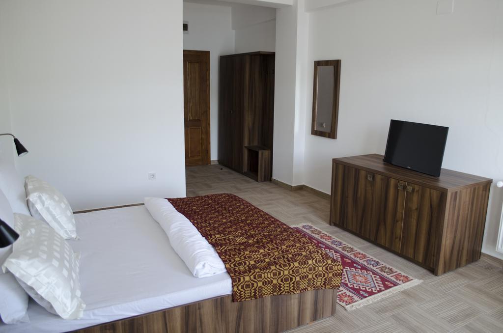 Hotel Mai Danube Ieşelniţa Zewnętrze zdjęcie